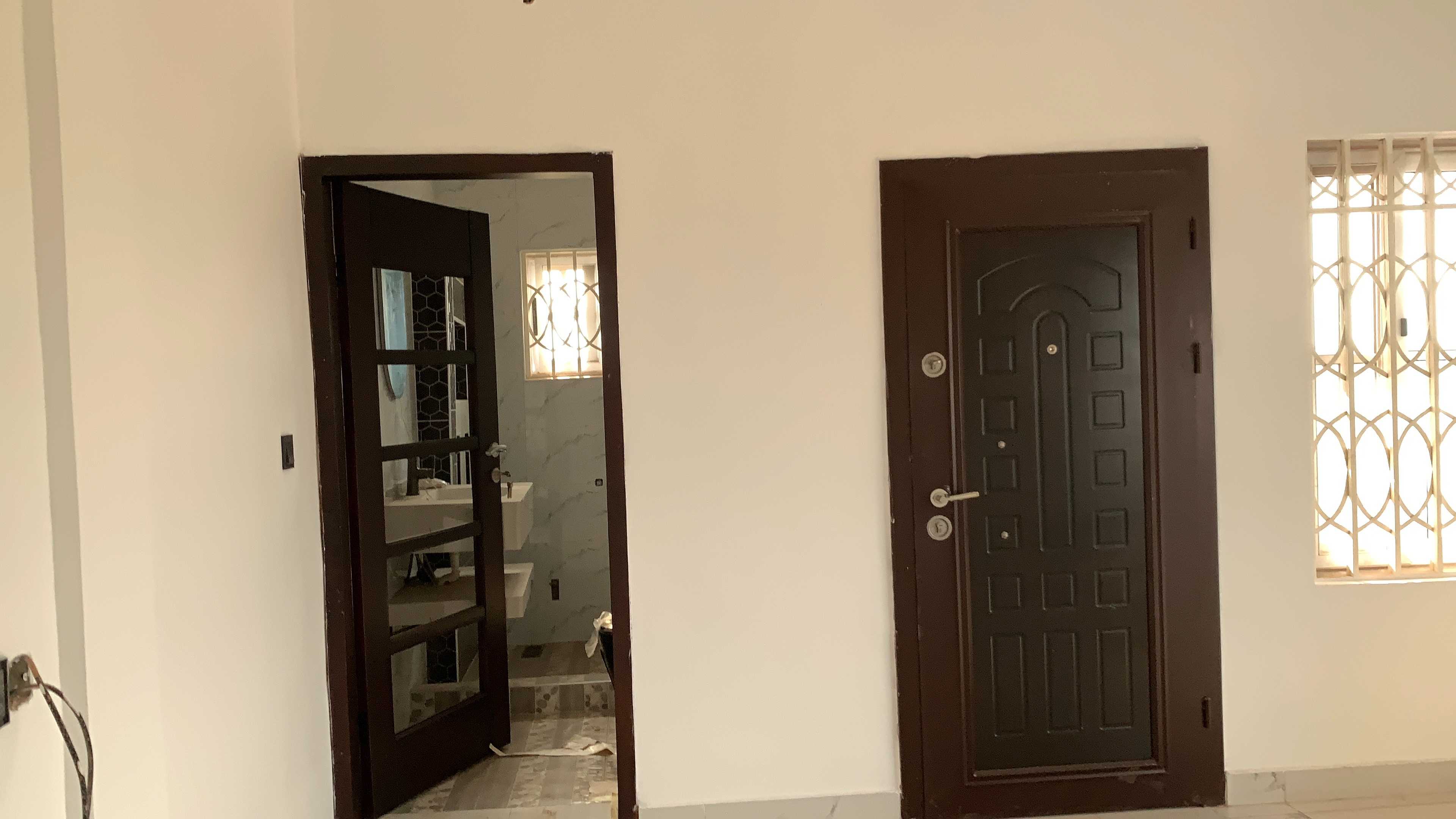 Fully Furnished 2-Bedroom Apartment with Modern Kitchen & En-Suite Rooms